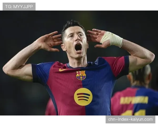 西甲最新动态：巴萨确认莱万离队姆巴佩伤情成焦点引关注